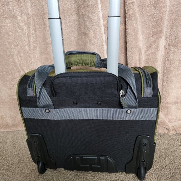 High Sierra Green & Black Luggage - 15" Carry-on & 28" Suitcase - Picture 9 of 11